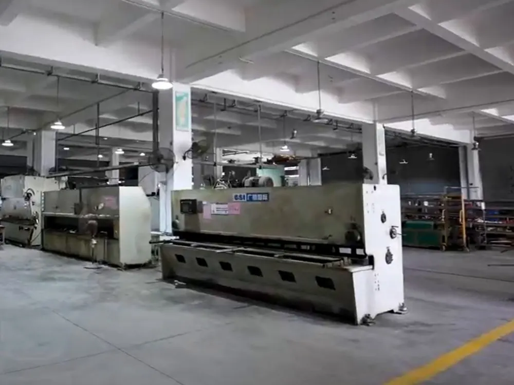 Sheet shearing and bending machines at the LE-RELAX Zhongshan factory